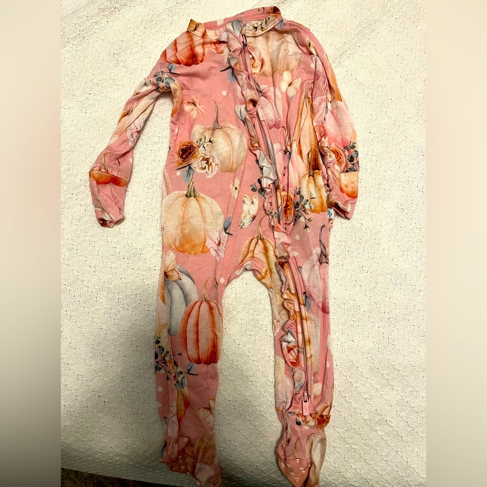 Posh Peanut Ruffle Footie